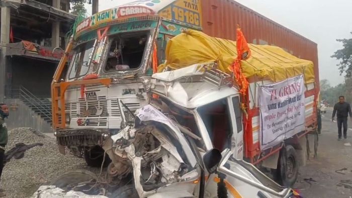 মহাকুম্ভে যাওয়ার পথে শিলিগুড়িতে ট্রাক-পিকআপ সংঘর্ষ, মৃত ১ জখম ১৩