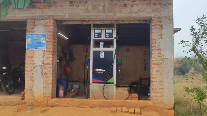 অনুব্রত গড়ে বেআইনি পেট্রল পাম্পের রমরমা ব্যবসা