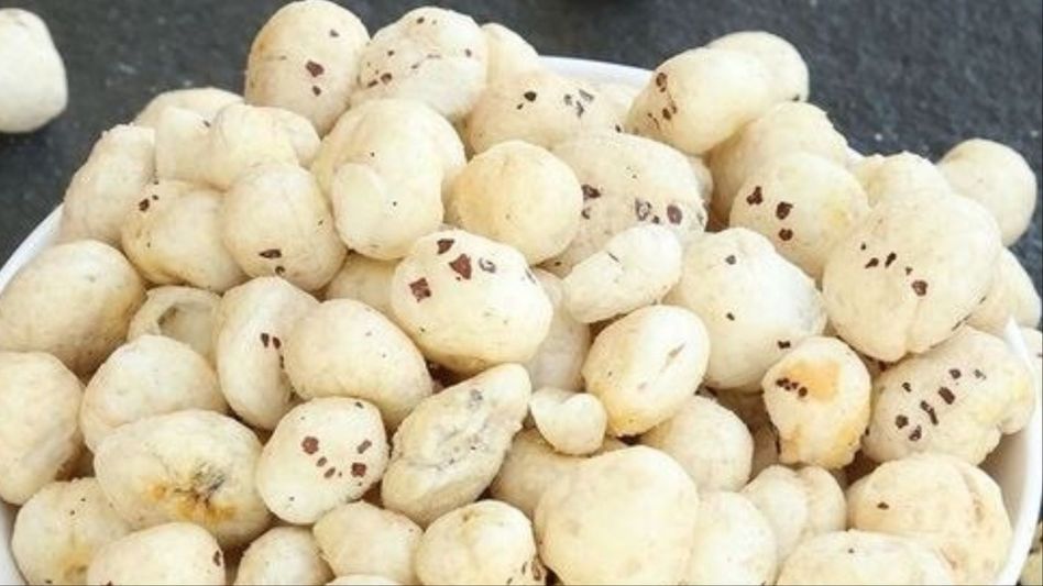 মাখানা নিঃসন্দেহে সুপারফুড, কিন্তু দাম এত কেন? যা জানা জরুরি মাখানা নিঃসন্দেহে সুপারফুড, কিন্তু দাম এত কেন? যা জানা জরুরি