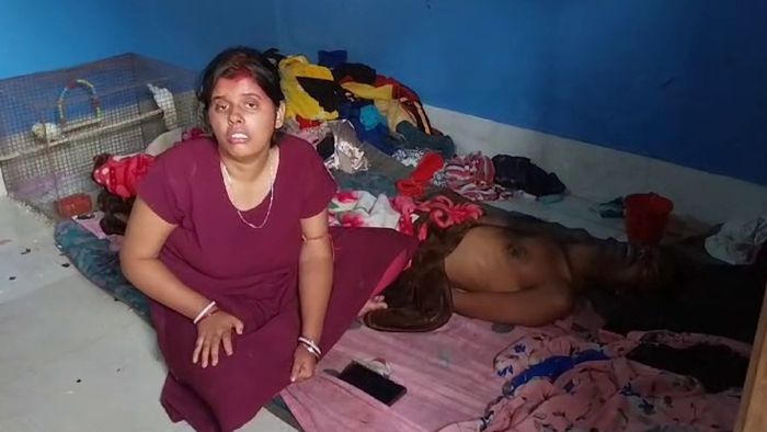 বিয়ের রাতেই রহস্যমৃত্যু স্বামীর, পানিহাটিতে রাতভর দেহ আগলে বসে নববধূ