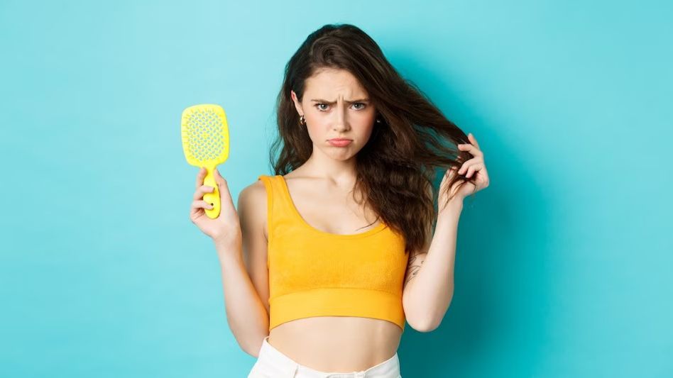 চুলের ডগা ফেটে বিশ্রী অবস্থা? মজবুত -সুন্দর চুলের টোটকা জেনে নিন চুলের ডগা ফেটে বিশ্রী অবস্থা? মজবুত -সুন্দর চুলের টোটকা জেনে নিন