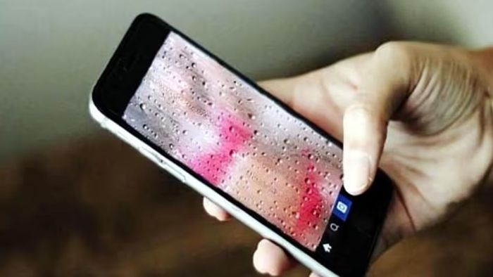 পারিবারিক অশান্তির জের, স্ত্রীর অন্তরঙ্গ ছবি সোশ্যাল মিডিয়ায় দেওয়ার অভিযোগ বালুরঘাটে