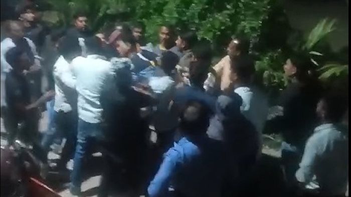 দলেরই ছাত্র নেতার হাতে আক্রান্ত তৃণমূল ব্লক সভাপতি, বারাসতে গোষ্ঠীকোন্দল প্রকাশ্যে