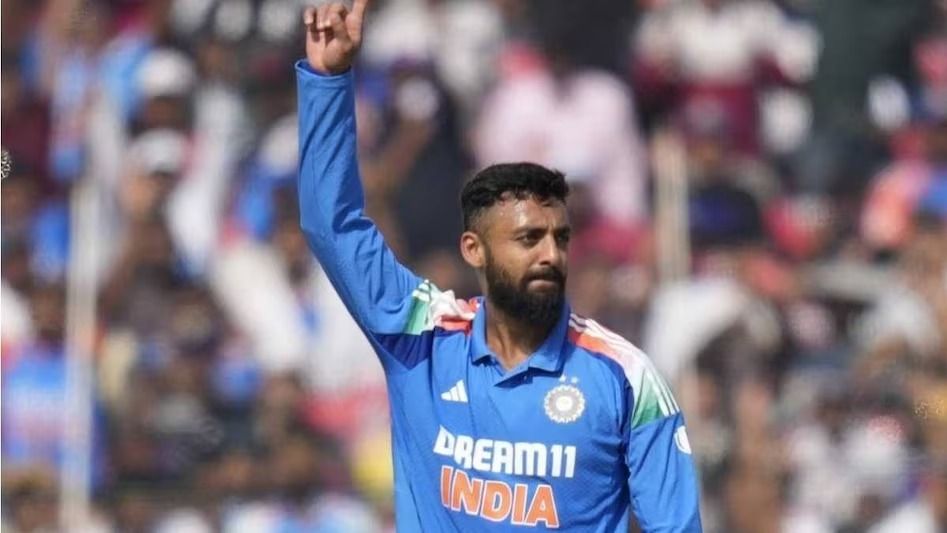 উড়ন্ত কিউইদের মাটিতে নামাল বরুণের মায়াজাল, ৫ উইকেট রহস্য স্পিনার