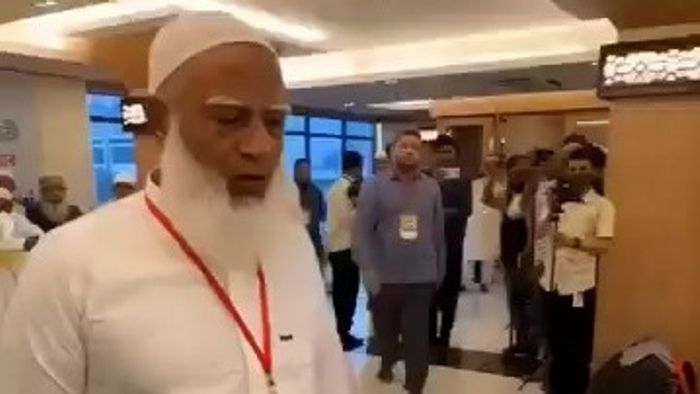 বিতর্কিত ভিডিওর অংশ।-ভিডিও থেকে নেওয়া ছবি