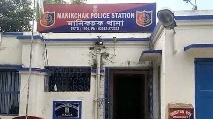 মালদার স্কুলে দুই শিক্ষকের হাতাহাতিতে রক্তারক্তি, কারণ নিয়ে ধোঁয়াশা