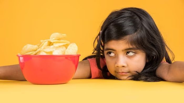 আপনার শিশুও কি পট্যাটো চিপসের ভক্ত? অবশ্য়ই জেনে রাখুন এই জিনিস
