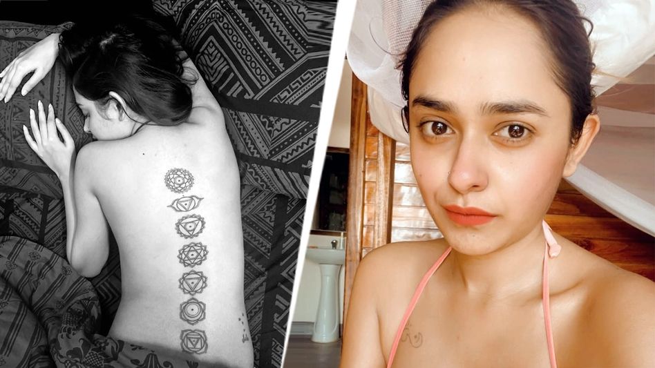 পিঠভর্তি ট্যাটু করে চর্চায় এসেছিলেন মিশমি, আবার করালেন! এবার ব্যাঙ্গ করে লিখলেন... পিঠভর্তি ট্যাটু করে চর্চায় এসেছিলেন মিশমি, আবার করালেন! এবার ব্যাঙ্গ করে লিখলেন...