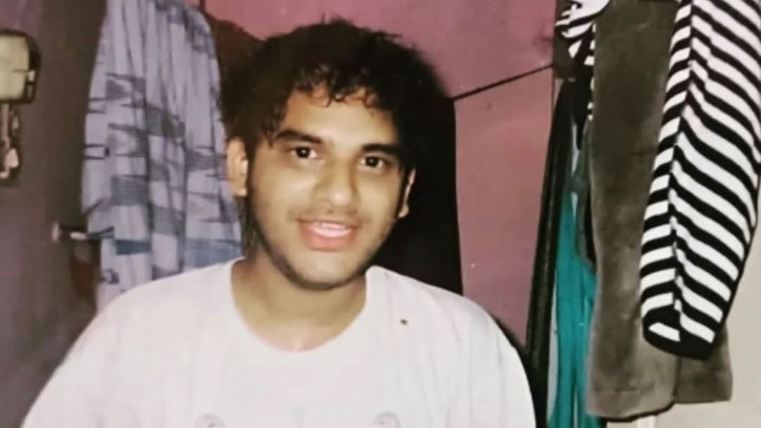 সেলসের চাকরি ছেড়ে অভিনয় জগতে পা রাখেন! চিনতে পারছেন এই কিশোর কে? সেলসের চাকরি ছেড়ে অভিনয় জগতে পা রাখেন! চিনতে পারছেন এই কিশোর কে?