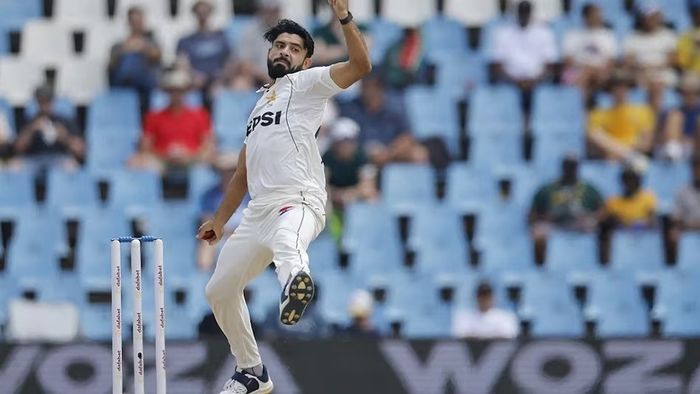 টুপির উপর নম্বর লেখা '804', কড়া শাস্তির মুখে পাক অলরাউন্ডার, কেন?