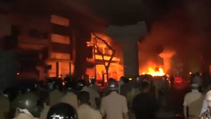 নাগপুরে জ্বলল অশান্তির আগুন