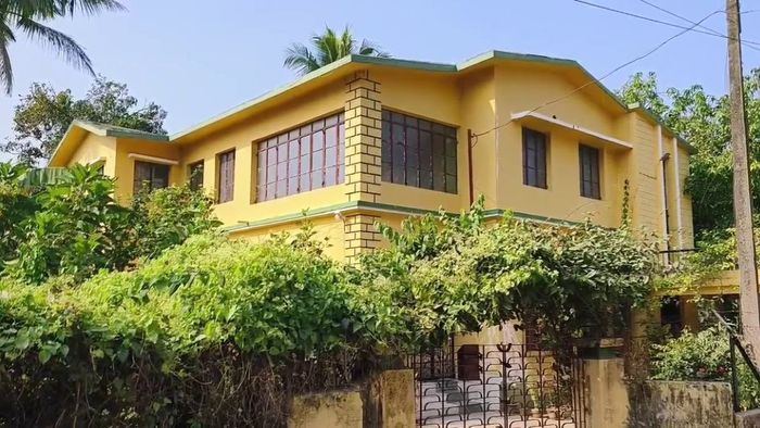 পদবী বদলে মেয়ের পরিচয়, শান্তিনিকেতনে মালিকেরই বাড়ি বিক্রি পরিচারিকার