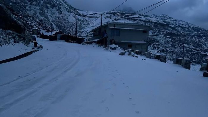 পাহাড়ে প্রবল তুষারপাত-সমতলে বৃষ্টি, সাদা তুষারে ঢাকল সিকিম-সান্দাকফু