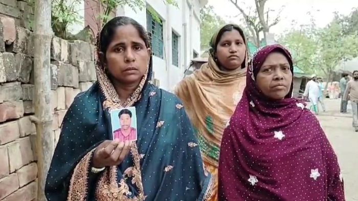 নিখোঁজ ভাইয়ের খোঁজ।-ফাইল ছবি