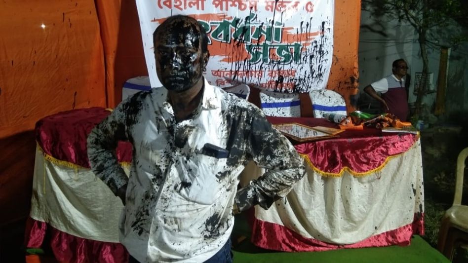 BJP-র জেলা সভাপতির মুখে কালি, দঃ কলকাতায় দলের অশান্তি চরমে BJP-র জেলা সভাপতির মুখে কালি, দঃ কলকাতায় দলের অশান্তি চরমে