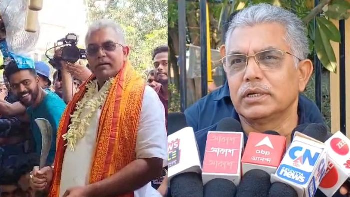 'আপনার বাড়িতে দা নেই কেন? ওরা রাম দা দেখেনি,' আবার ফুল ফর্মে দিলীপ