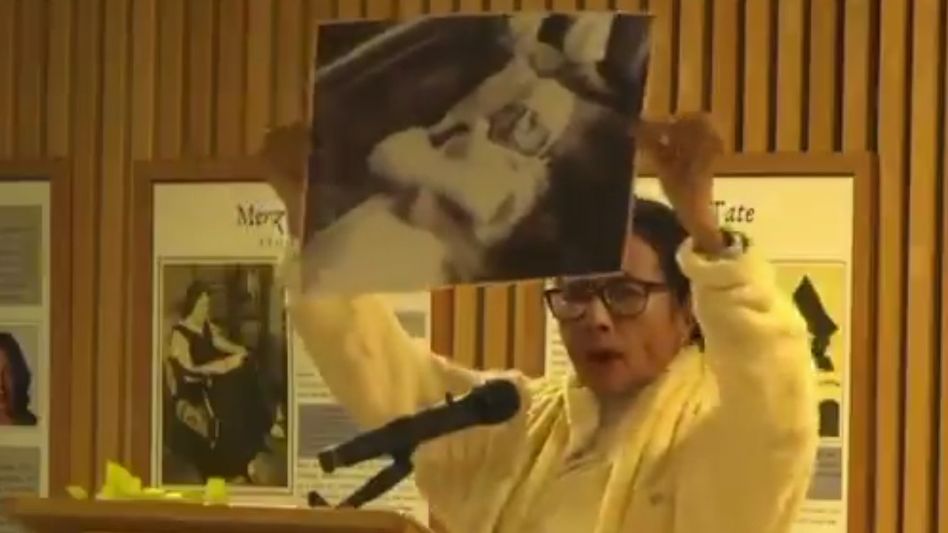 অক্সফোর্ডে বক্তৃতায় আরজি কর-স্লোগান বাম ছাত্রদের, 'বাংলায় আসুন...' পাল্টা জবাব মুখ্যমন্ত্রীর অক্সফোর্ডে বক্তৃতায় আরজি কর-স্লোগান বাম ছাত্রদের, 'বাংলায় আসুন...' পাল্টা জবাব মুখ্যমন্ত্রীর