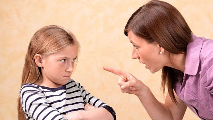 মারধর-বকাঝকা না করেও বাচ্চাদের বশে আনুন, এই ১০ টিপস বাবা মায়েদের কাজে লাগবে