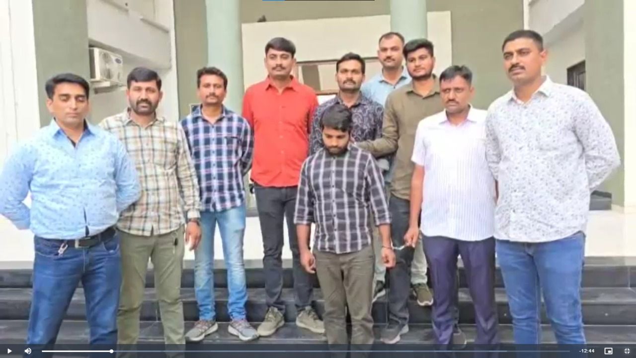 স্ত্রীর 'ব্যক্তিগত' ছবি তুলেছিল, বন্ধুকে খুন করে ৯ টুকরো করে ছড়িয়ে দিল যুবক স্ত্রীর 'ব্যক্তিগত' ছবি তুলেছিল, বন্ধুকে খুন করে ৯ টুকরো করে ছড়িয়ে দিল যুবক