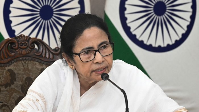 চাকরি বাতিলে মমতার নিশানায় বাম-বিজেপি