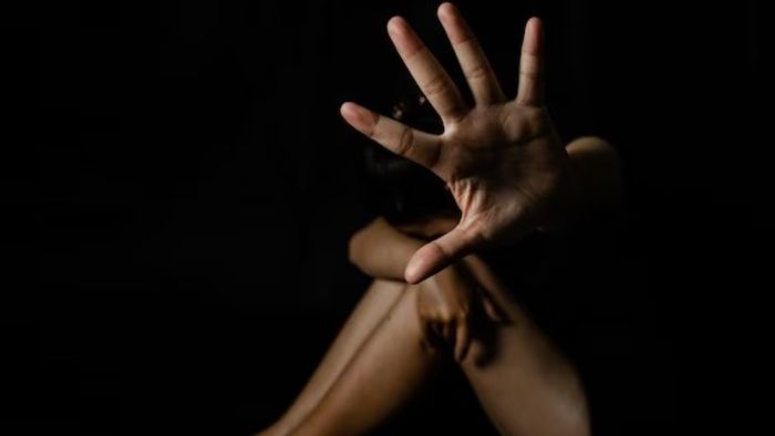 নাবালিকাকে অপহরণ, ধর্ষণ ও আপত্তিকর ছবি ভাইরালের অভিযোগ রায়গঞ্জে, গ্রেফতার যুবক। প্রতীকী ছবি