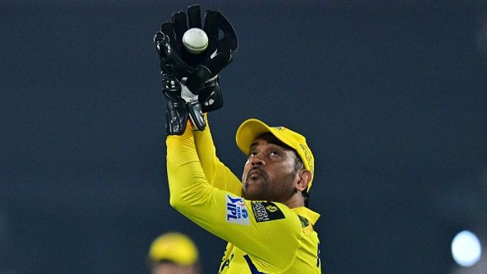 ফ্রেমে চেন্নাই সুপার কিংসের মহেন্দ্র সিং ধোনি
