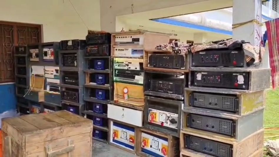 ডায়মন্ড হারবারে শ'য়ে শ'য়ে DJ Box বাজেয়াপ্ত করল পুলিশ, রামনবমীর আগেই বড় অ্যাকশন ডায়মন্ড হারবারে শ'য়ে শ'য়ে DJ Box বাজেয়াপ্ত করল পুলিশ, রামনবমীর আগেই বড় অ্যাকশন