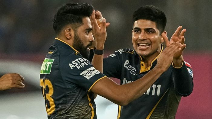 ফ্রেমে মোহাম্মদ সিরাজ এবং শুভমান গিল