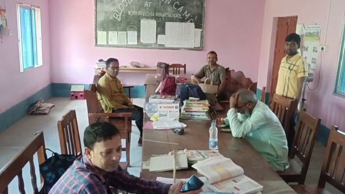 চরম সমস্যার সম্মুখীন হয়েছে স্কুল কর্তৃপক্ষ