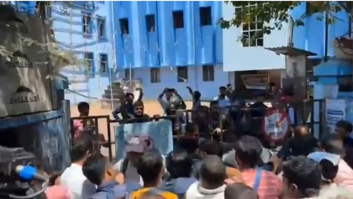 কসবায় উত্তেজনা।