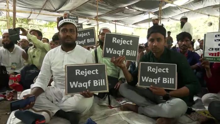 ওয়াকফ আইনের বিরুদ্ধে প্রতিবাদ।