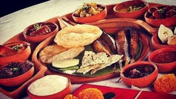 নববর্ষে সরকারি উদ্যোগে খাবারের মহোৎসব, রাজ্যজুড়ে কবজি ডুবিয়ে খাওয়ার বন্দোবস্ত