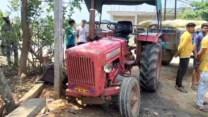মুর্শিদাবাদে ট্রাক্টর দুর্ঘটনা