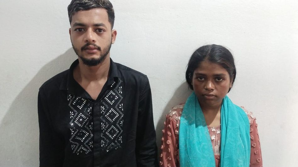 নদিয়ায় দালালের বাড়ি থেকে ধরা পড়ল দুই বাংলাদেশি অনুপ্রবেশকারী, পলাতক মূলচক্রী নদিয়ায় দালালের বাড়ি থেকে ধরা পড়ল দুই বাংলাদেশি অনুপ্রবেশকারী, পলাতক মূলচক্রী