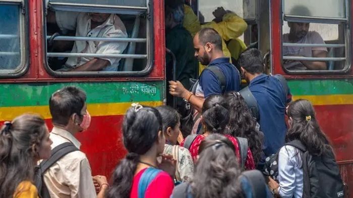 গরমে ঘাম ঝরিয়েও রোজ অফিস? এই ৭ টিপসে সারাদিন থাকবেন চনমনে-ফ্রেশ