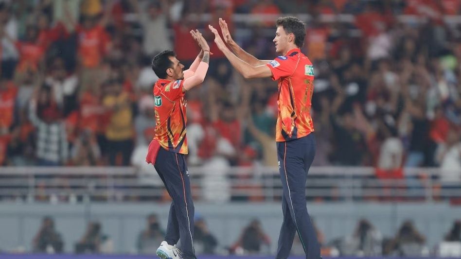 চহালের স্পিনের জাদুতে বাজিমাত পঞ্জাবের, মাত্র ১১২ তাড়া করতে নেমে ৯৫ রানে শেষ KKR চহালের স্পিনের জাদুতে বাজিমাত পঞ্জাবের, মাত্র ১১২ তাড়া করতে নেমে ৯৫ রানে শেষ KKR