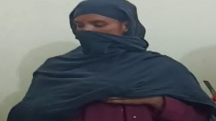 কাটিহারে বোরখা পরে মদ পাচার