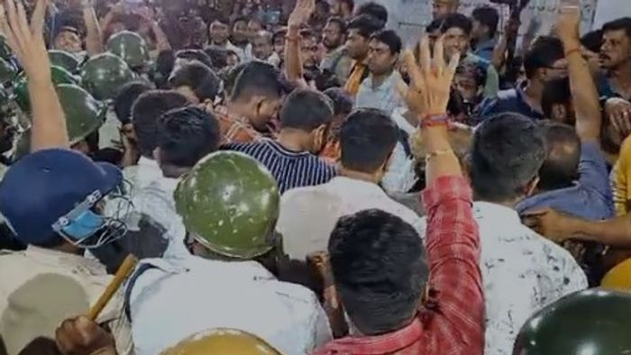 তুমুল বিক্ষোভ।