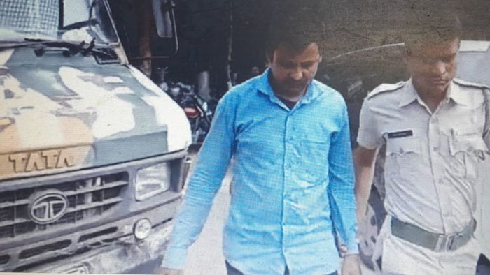 ভুয়ো পুলিশ ক্লিয়ারেন্স বানিয়ে বিক্রি, মালবাজারে গ্রেফতার সিভিক ভলান্টিয়ার