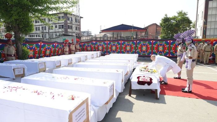 'কাউকে ছাড়ব না,' পহেলগাঁওয়ে নেমেই হুঁশিয়ারি অমিত শাহের