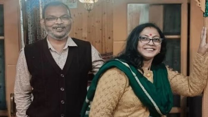 দেবাশিস ভট্টাচার্য ও তাঁর স্ত্রী