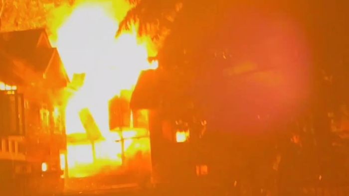 পহেলগাঁও হামলায় জড়িত জঙ্গির বাড়ি উড়ল বোমায়, বুলডোজারে গুঁড়িয়ে গেল আরেকজনের