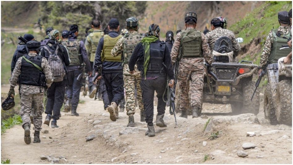 ঘন জঙ্গলে ২২ ঘণ্টা ধরে হেঁটে পহেলগাঁও পৌঁছেছিল জঙ্গিরা, তদন্তে চমকে দেওয়ার মতো তথ্য ঘন জঙ্গলে ২২ ঘণ্টা ধরে হেঁটে পহেলগাঁও পৌঁছেছিল জঙ্গিরা, তদন্তে চমকে দেওয়ার মতো তথ্য