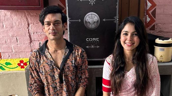 অভিষেক বসু ও শার্লি মোদক (ছবি:ফেসবুক)
