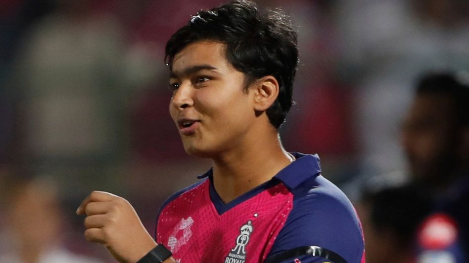 'বোলার দেখি না, বল দেখি শুধু,' ৩৫ বলে সেঞ্চুরি হাঁকিয়ে বলছেন ১৪ বছরের বৈভব  'বোলার দেখি না, বল দেখি শুধু,' ৩৫ বলে সেঞ্চুরি হাঁকিয়ে বলছেন ১৪ বছরের বৈভব