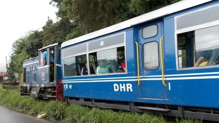 দার্জিলিংয়ে যাওয়ার সময় টয়ট্রেনে ধাক্কা মারল গাড়ি, ৪ দিনে দ্বিতীয় দুর্ঘটনা। ফাইল ছবি