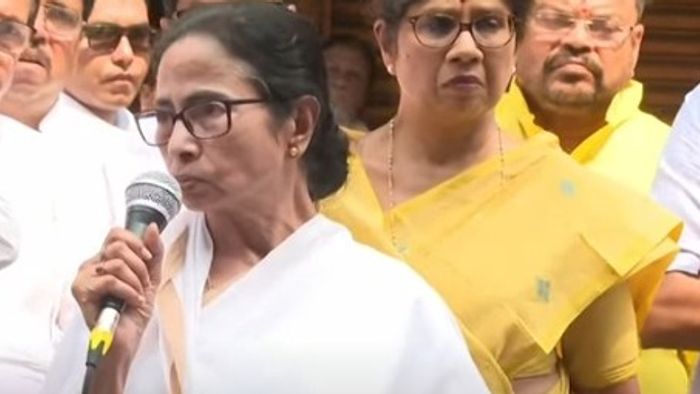 বড়বাজারে মুখ্যমন্ত্রী।