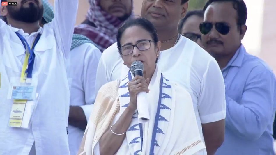 'আপনারা দাঙ্গা করছেন, গালাগালি খাচ্ছি আমি,' মুর্শিদাবাদে বড় হুঁশিয়ারি মমতার 'আপনারা দাঙ্গা করছেন, গালাগালি খাচ্ছি আমি,' মুর্শিদাবাদে বড় হুঁশিয়ারি মমতার