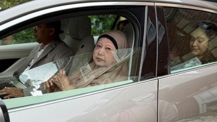 ঢাকার পথে খালেদা জিয়া