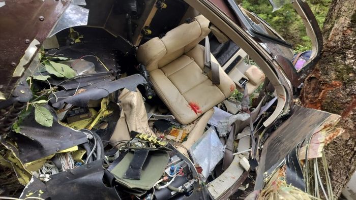 উত্তরকাশীতে হেলিকপ্টার ভেঙে পড়েছে